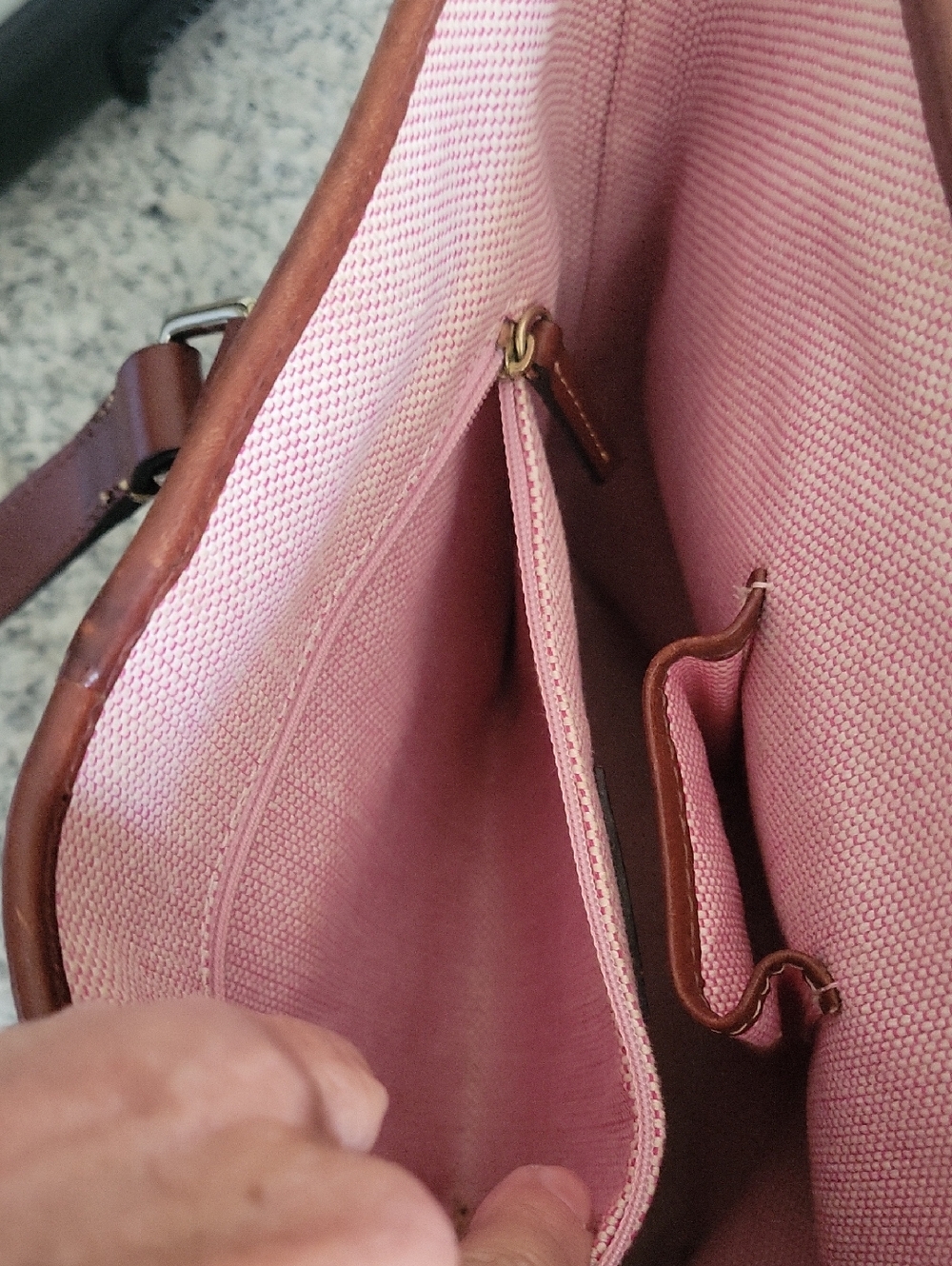 Vintage 1975 Dooney & Bourke Brown Monogram Bucket Bag with Cognac Brown Trim - Picture 15 of 16